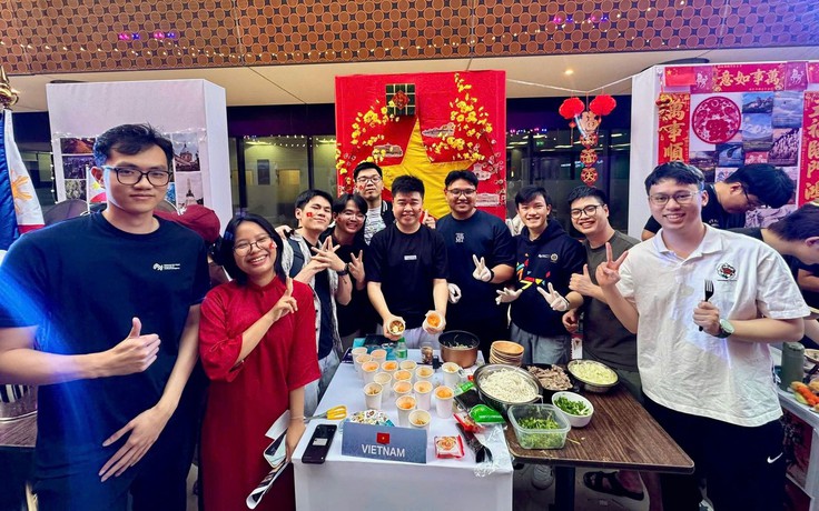 Xa quê hương, bạn trẻ đón tết thế nào?