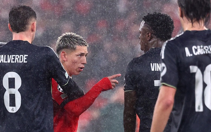 Tiền vệ Benfica khai miệt thị đồng tính với Vinicius chứ không phân biệt chủng tộc: UEFA vẫn sẽ phạt nặng