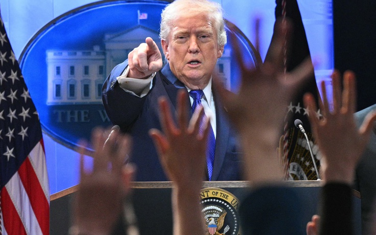 Ông Trump phản ứng mạnh phán quyết tòa án, áp thuế quan 10% toàn cầu