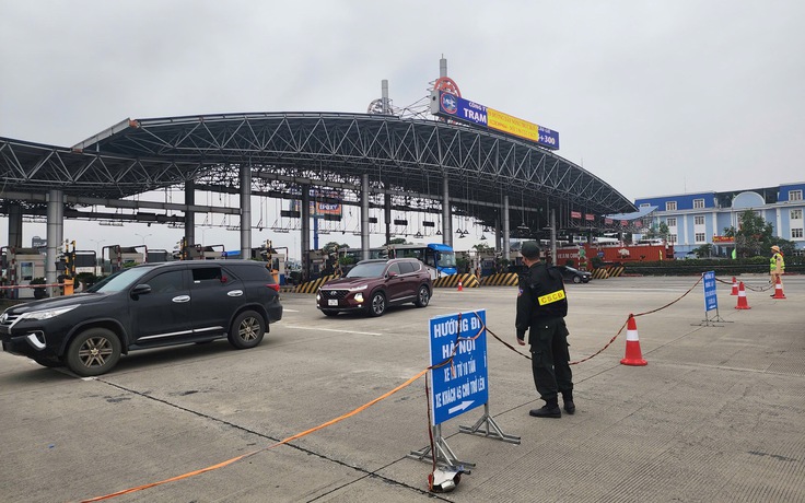 Cục CSGT phân luồng, cho phép đi ngược chiều trên cao tốc Pháp Vân để giảm ùn tắc