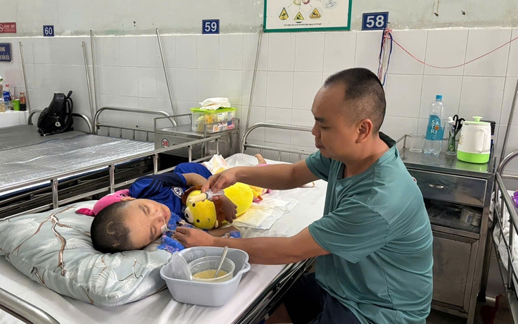 Trao hơn 570 triệu đồng tiền bạn đọc giúp các hoàn cảnh ngặt nghèo