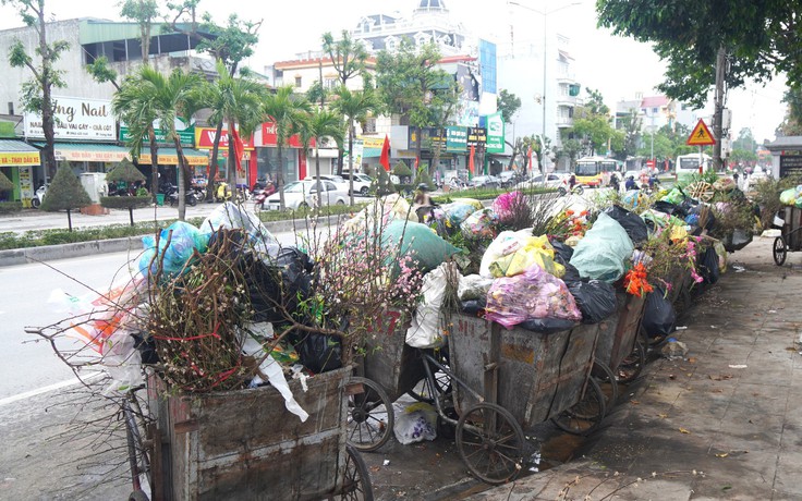 Rác thải chất thành đống ở các phường trung tâm Thanh Hóa