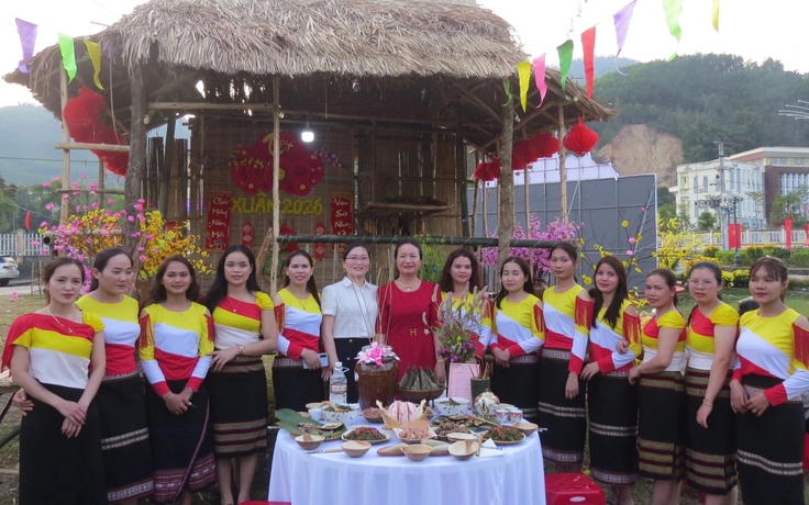 Cá niên ruột đắng, lá mì xào hoa đu đủ: Ẩm thực Ca Dong khiến thực khách ngỡ ngàng