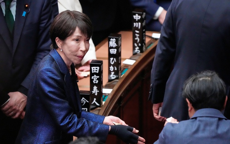 Thủ tướng Nhật tặng quà cho 315 nghị sĩ