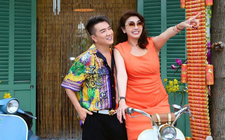 Đàm Vĩnh Hưng thần tượng Lý Thu Thảo, chờ hơn 37 năm để được chụp ảnh cùng