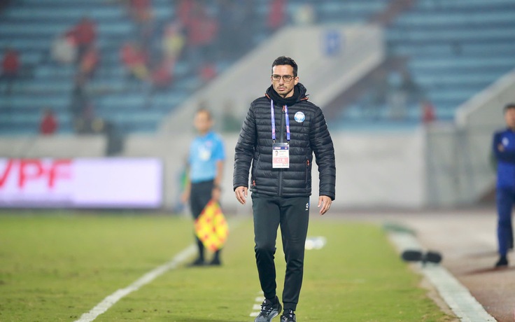 HLV Mauro từ chức vì lực bất tòng tâm, GĐKT Vũ Hồng Việt tái xuất dẫn dắt Nam Định đua trụ hạng