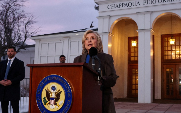 Ra điều trần về vụ Epstein, bà Clinton nói ông Trump cũng phải điều trần