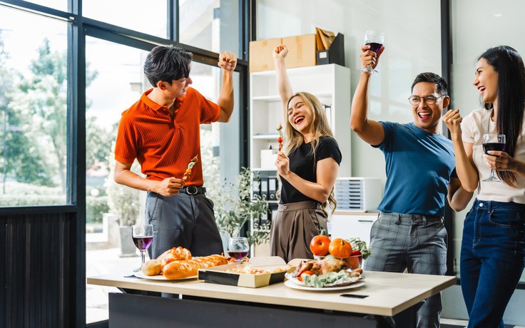 Tuyệt chiêu sạc đầy năng lượng, khai tiệc tân niên cho hội công sở sau Tết