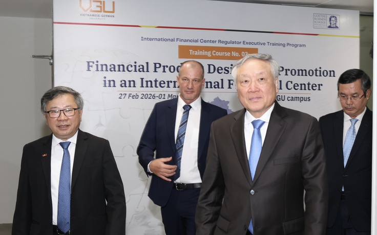 Phó thủ tướng dự khai giảng đào tạo nhà quản lý Trung tâm tài chính quốc tế