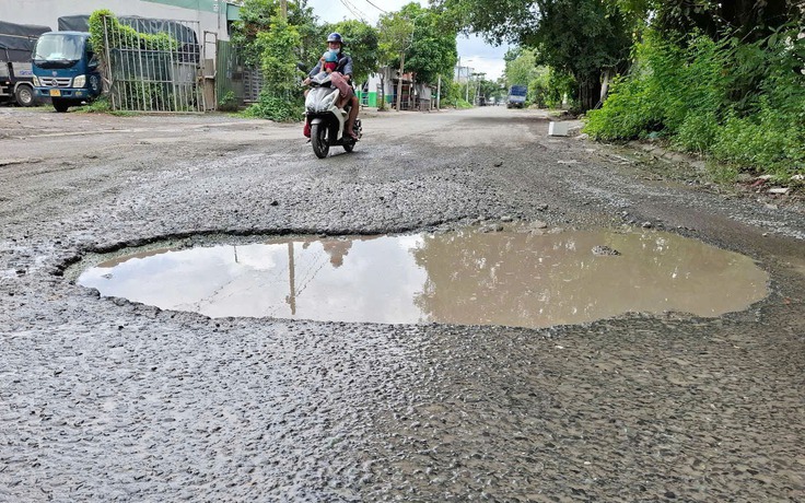 Đường xuống cấp, đi lại khó khăn
