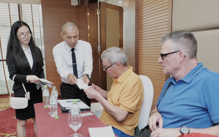 Hỗ trợ du khách mất tài sản, giấy tờ sau vụ cháy tàu trên vịnh Hạ Long