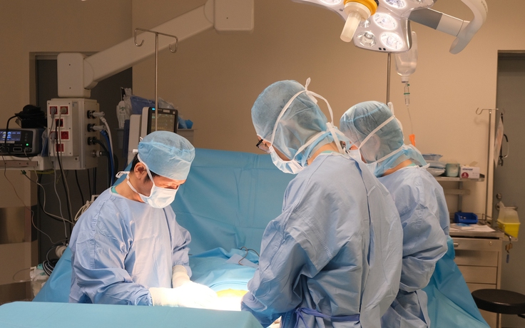 Mắc bệnh hiếm trên thế giới, người đàn ông 7 năm liền ăn vào là nôn ra