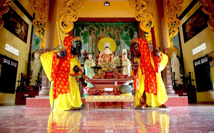 Chùa cổ Nhạn Sơn: Hai pho tượng đá tương truyền trồi lên từ lòng đất