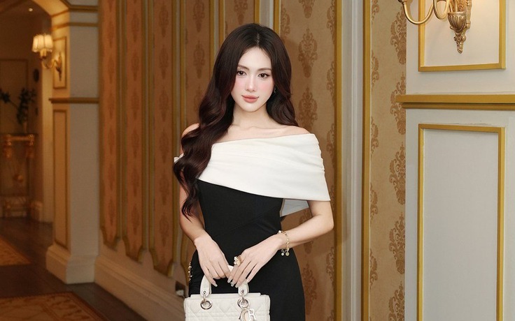 Váy body và phụ kiện đính đá tôn vẻ đẹp kiều diễm