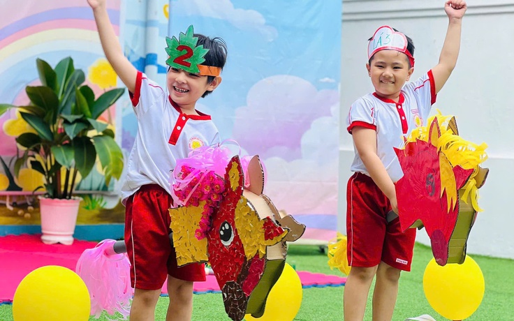 Độc đáo hội thi 'đua ngựa' trong trường học TP.HCM