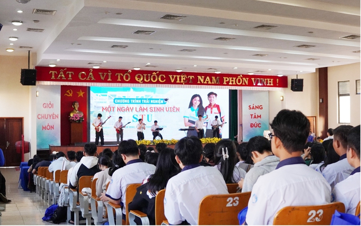 Trải nghiệm ‘Một ngày làm sinh viên STU’ tại trường Đại học Công nghệ Sài Gòn