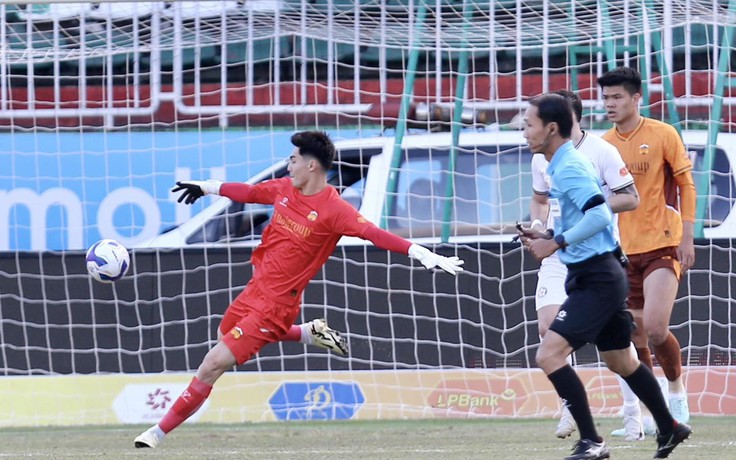 HAGL săn vé trụ hạng bằng… hai ‘tòa tháp’, V-League sẽ buồn nếu vắng mặt nhân vật này
