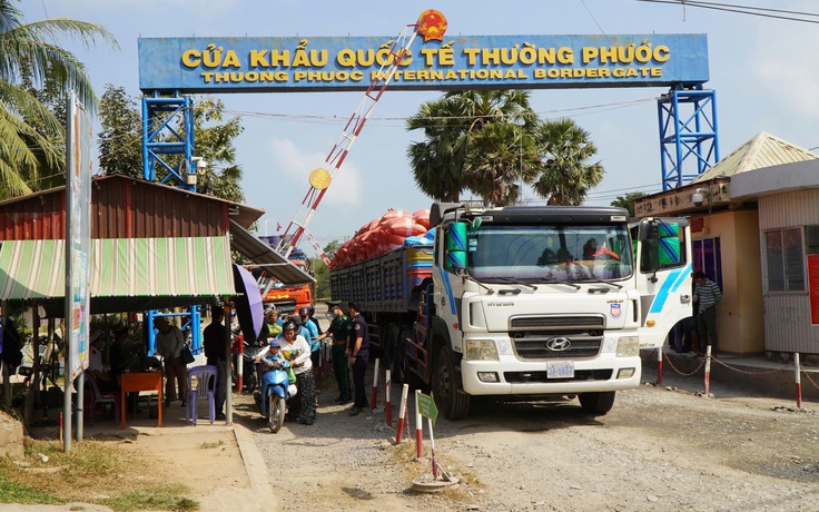 Hỏa tốc tháo gỡ ùn tắc hàng nhập khẩu ở cảng