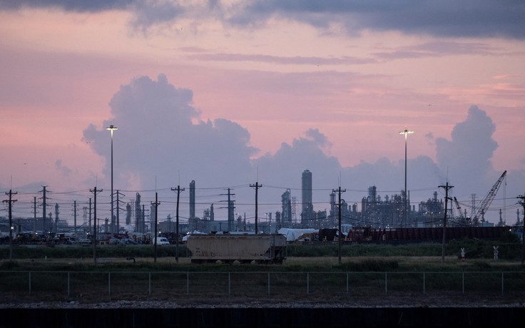 Ngành lọc dầu Mỹ quá tải với nguồn dầu thô từ Venezuela