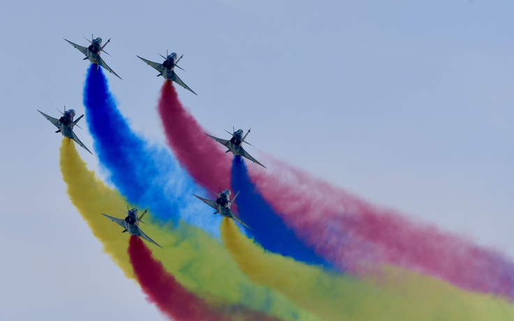 Xem máy bay trình diễn ở Singapore Airshow - triển lãm hàng không lớn nhất châu Á