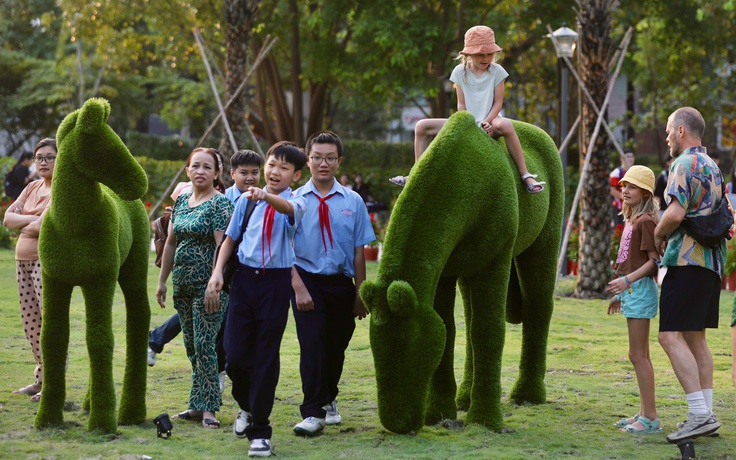 Chỉnh trang thêm 4 khu đất trống đón xuân ở trung tâm TP.HCM