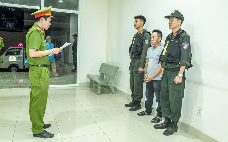 Bắt giam 2 thanh niên đánh bạn nhậu từ quán karaoke ra quốc lộ 51