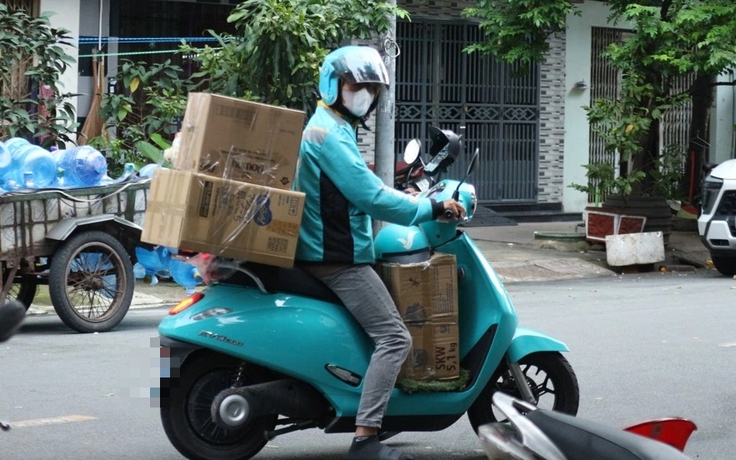 Gồng mình đón tết: Áp lực đè nặng người trẻ thu nhập thấp