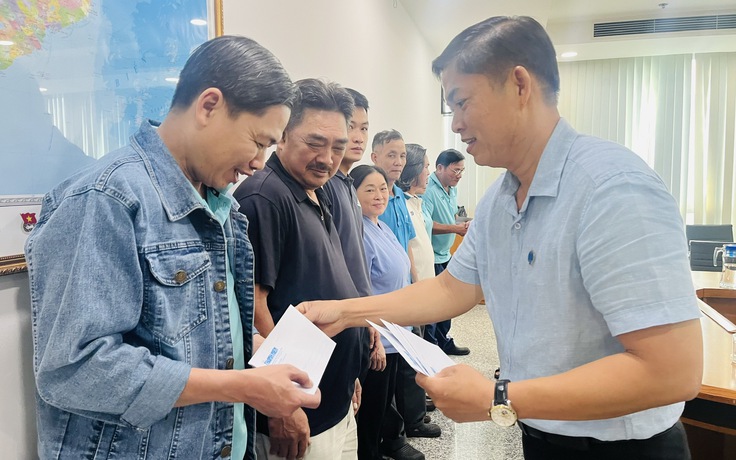 Cây mùa xuân 2026: Trao 20 phần quà tết cho người lao động