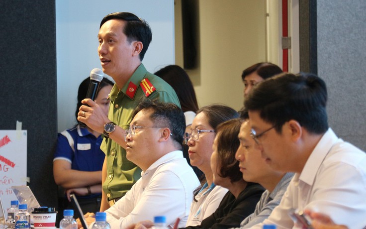 Học sinh lo ngại 'phông bạt' bằng AI: Ngồi nhà vẫn check-in như thật