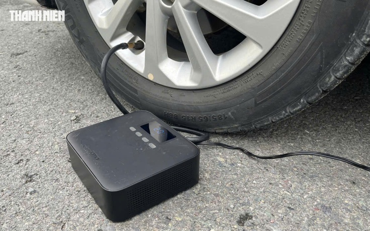 Bơm áp suất lốp như thế nào khi lái ô tô đường dài về quê dịp tết?
