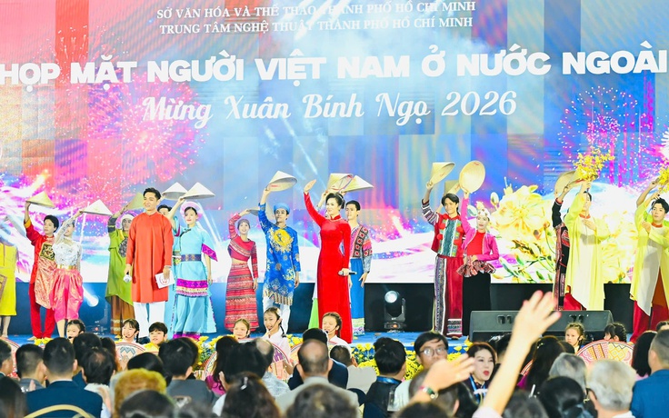 Võ Hạ Trâm, Hiền Thục biểu diễn chương trình họp mặt kiều bào mừng Xuân Bính Ngọ