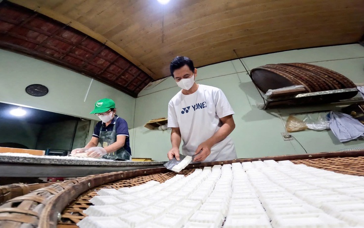 Phố cổ Thu Xà: Bánh in vẫn thơm, khung dệt vẫn nhịp nhàng ngày cận tết