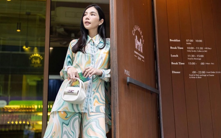 Trang phục họa tiết vân đá mang nét thanh tao ngày xuân