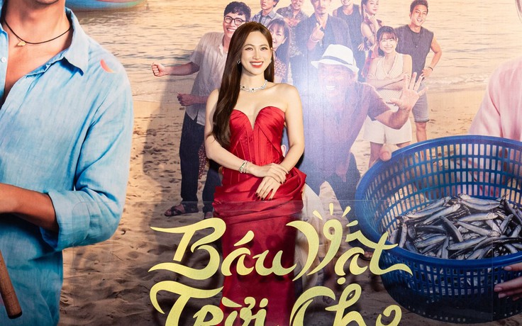 Phương Anh Đào gợi cảm bên Tuấn Trần trong ngày tái xuất điện ảnh