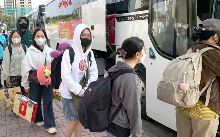 Sinh viên hạnh phúc lên chuyến xe miễn phí về quê đón tết