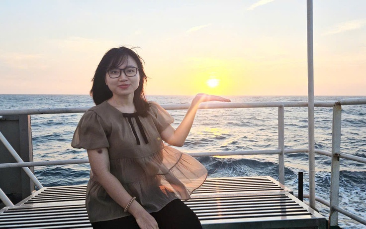 Đón bình minh và hoàng hôn gần nhà giàn DK1