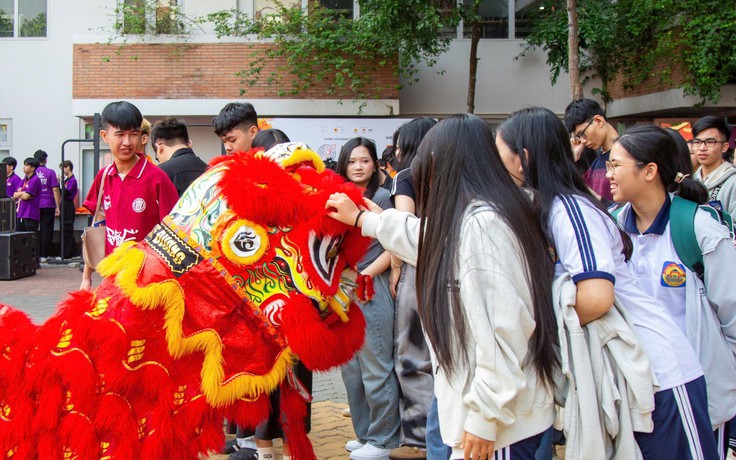 Tết 'ấm' từ nhà trường