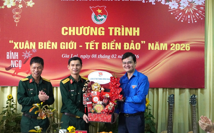 Xuân biên giới - Tết biển đảo sưởi ấm vùng bão lũ Gia Lai