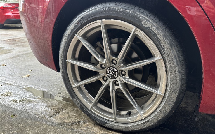 Dấu hiệu nào cho thấy lốp ô tô không đủ điều kiện đi đường dài?