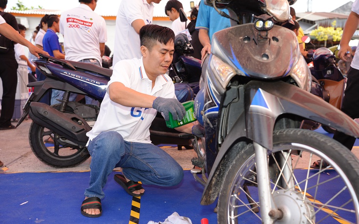 TP.HCM: Thay nhớt xe miễn phí cho 2.000 người lao động trước hành trình về quê ăn tết