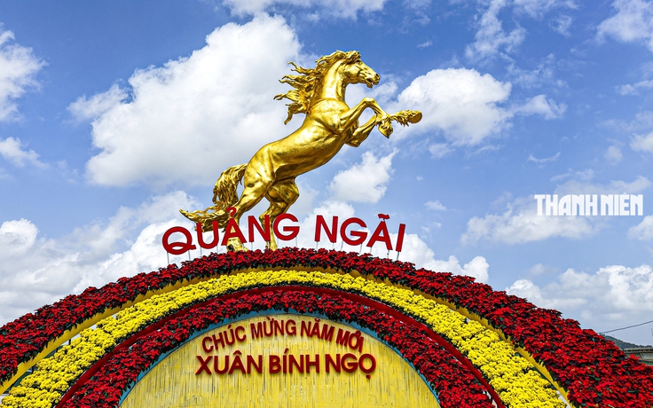 Ngựa vàng Quảng Ngãi cao 10 m 'có hồn' ở công viên Ba Tơ