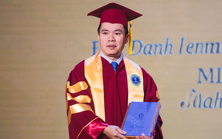 Một giáo sư Việt Nam được trao Huân chương Cành cọ Hàn lâm của Pháp