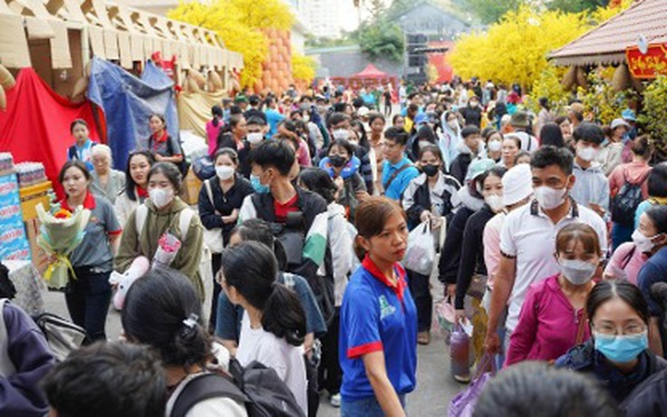 An toàn về quê ăn tết