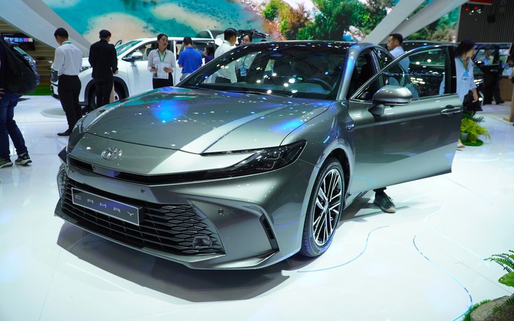 Bán chưa tới 20 xe, Toyota Camry vẫn dẫn đầu phân khúc sedan hạng D