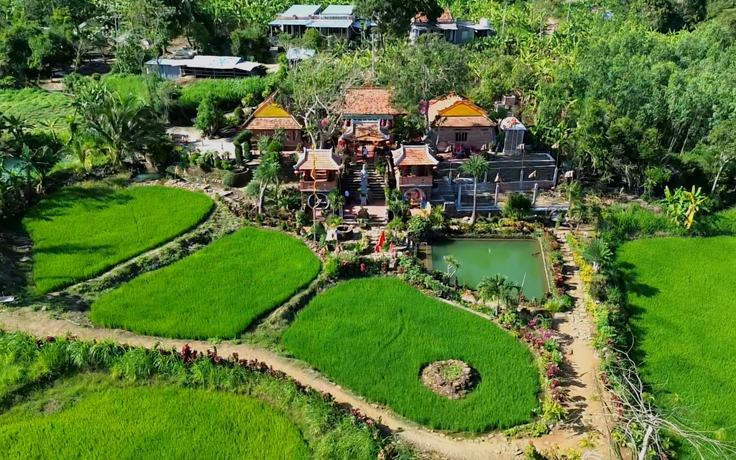 Ngôi chùa gần 200 năm giữa ruộng bậc thang, đá xếp chồng độc đáo