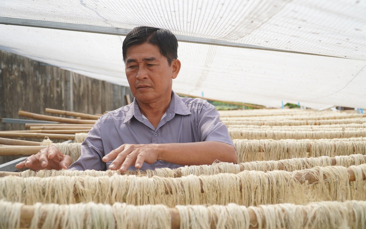 'Đổi đời' cho lá khóm, nông dân miền Tây có thêm thu nhập