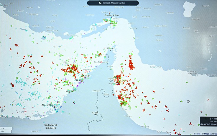 Tàu nào vẫn đi qua eo biển Hormuz dù bị Iran phong tỏa?