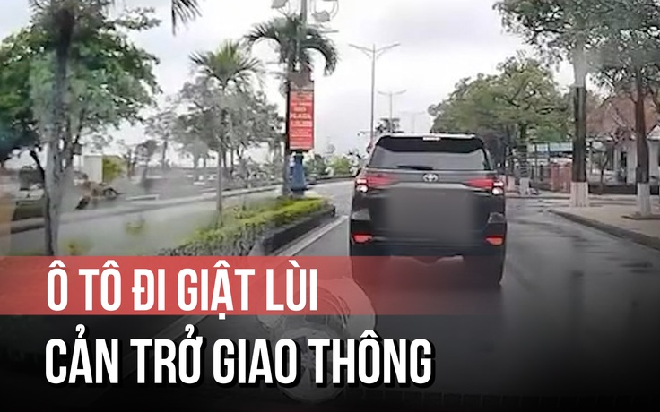 Xác minh ô tô đi ‘giật lùi’ giữa đường, nghi gây khó cho xe phía sau