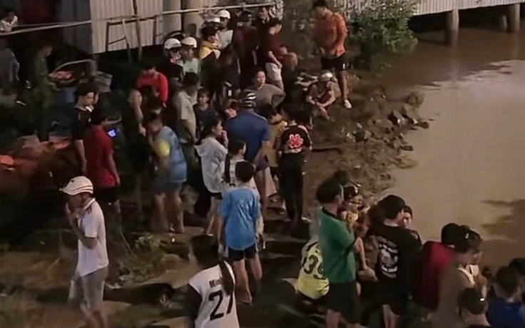 Bé gái 3 tuổi ở Cà Mau rơi xuống sông tử vong