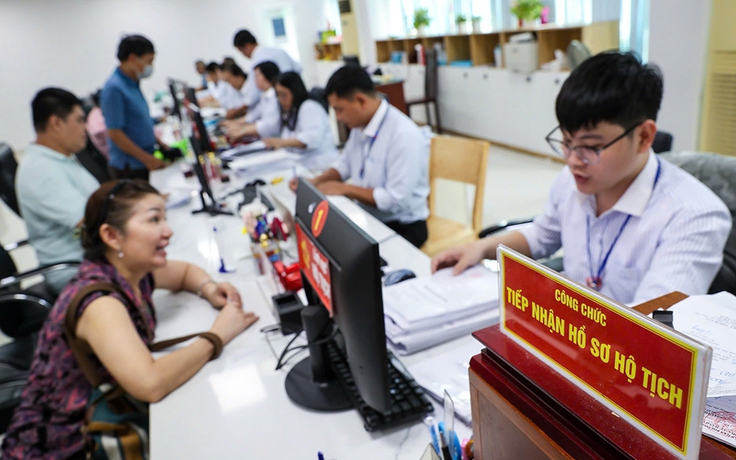 Người dân làm thủ tục hành chính 'khỏe' hơn khi số hóa hộ tịch